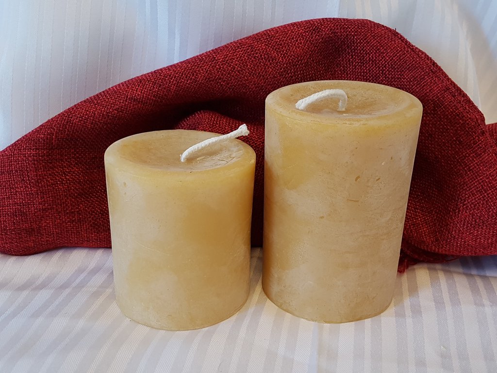 Medium Round beeswax candle 4.5" x 3"Candles- Barriault Ranch