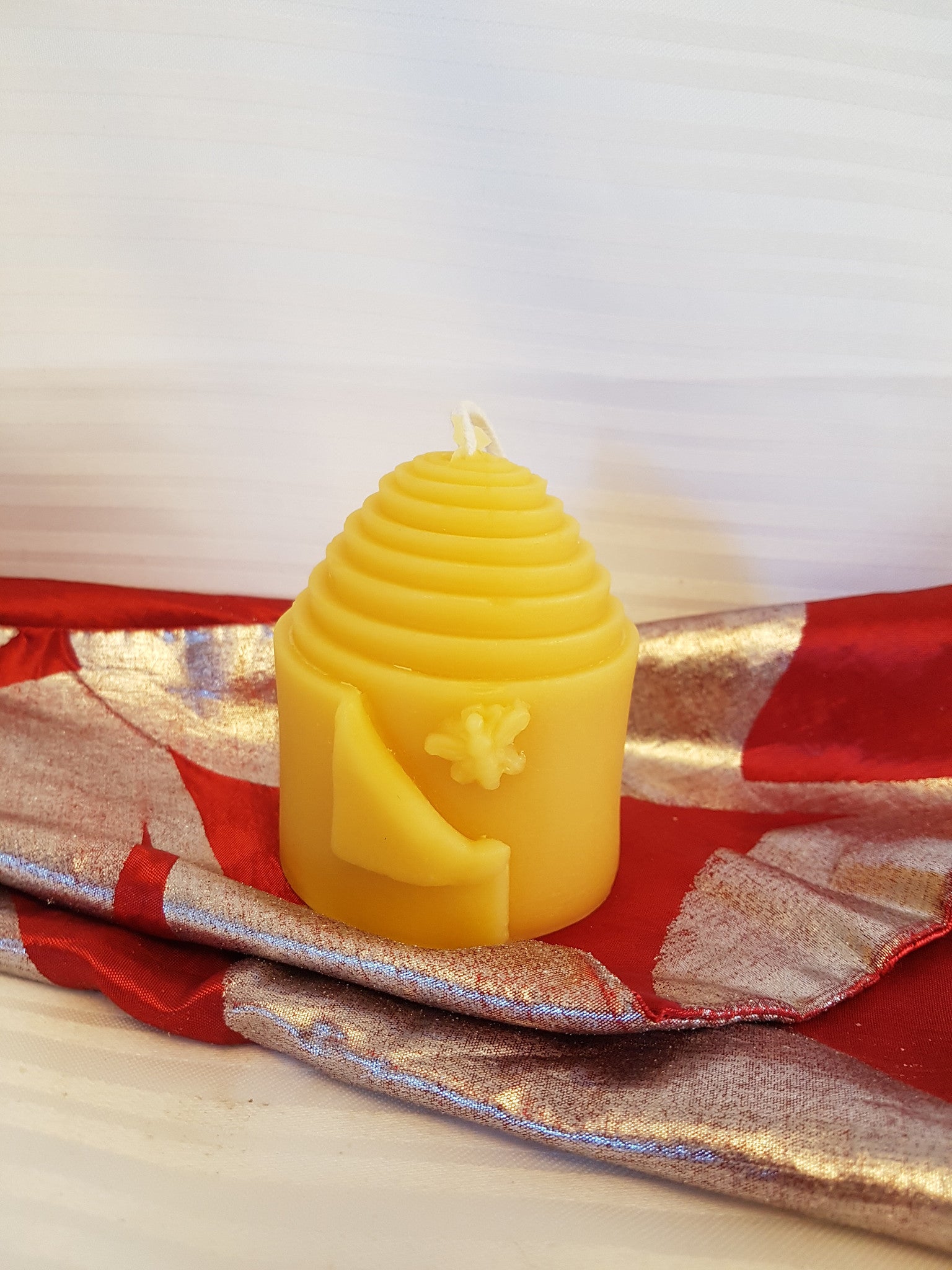 Small Rolled Pillar with Bee 2.5" x 3.5"